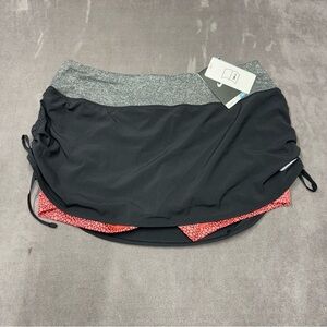 Nike athletic skirt Gray and Black coral under shorts women’s  M ruched sides